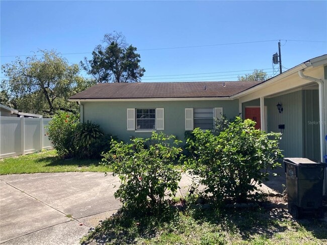 6009 Ambassador Dr in Tampa, FL - Building Photo - Building Photo