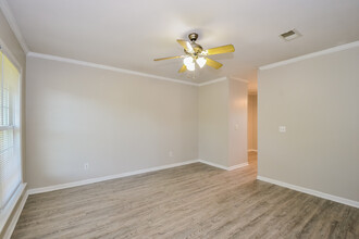 1033 Dawson Dr in West Columbia, SC - Foto de edificio - Building Photo