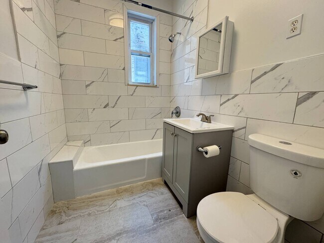 861 Kinsella St in Bronx, NY - Building Photo - Building Photo