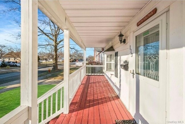 113 Yoakum Ave in Farmingdale, NY - Building Photo - Building Photo
