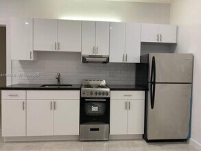 319 W 28th St in Miami Beach, FL - Building Photo - Building Photo