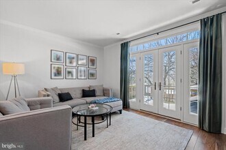 102 Shooters Ct in Alexandria, VA - Building Photo - Building Photo