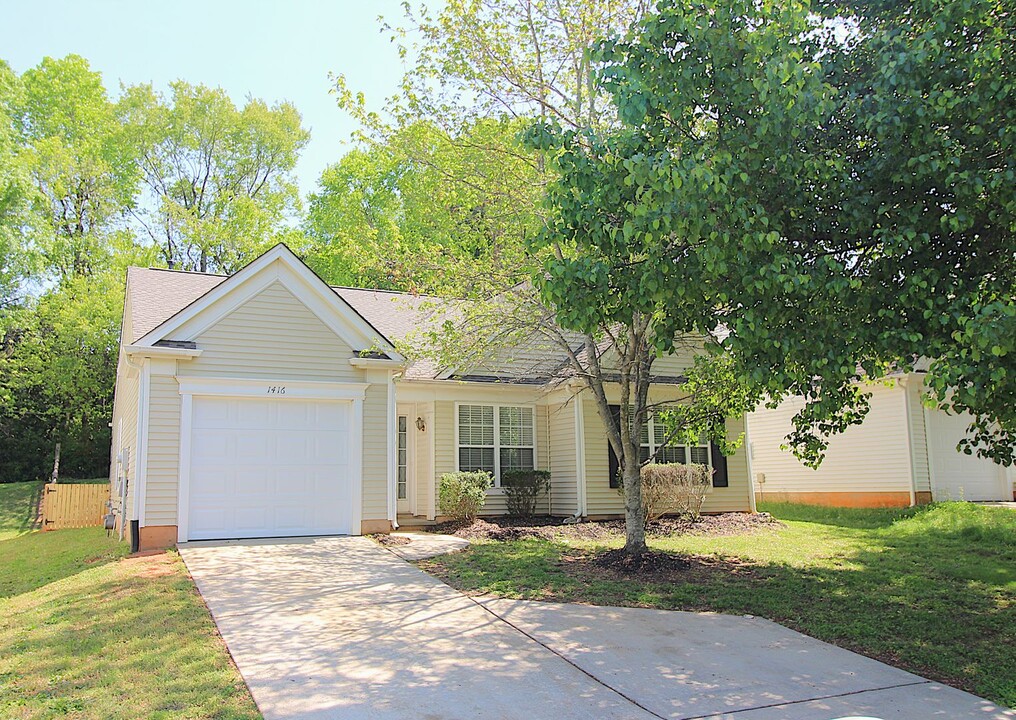 1416 Rumstone Ln in Charlotte, NC - Building Photo