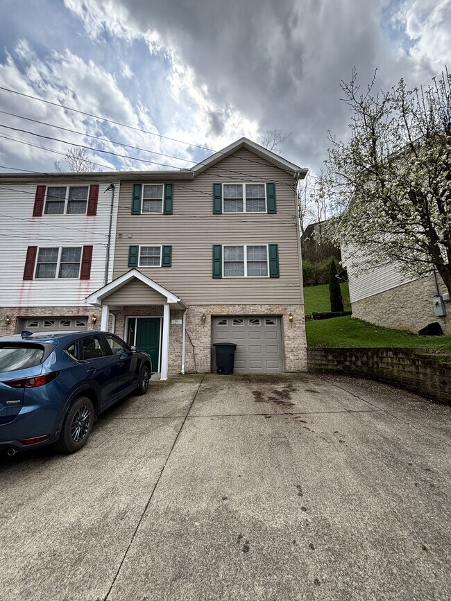 864 Tremont St in Morgantown, WV - Building Photo - Building Photo