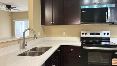 1103 Golden Lakes Blvd in West Palm Beach, FL - Building Photo - Building Photo