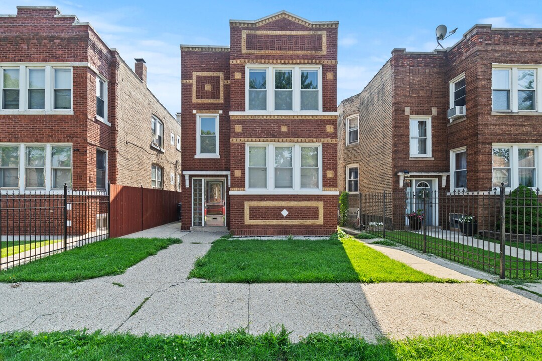 4437 S Sawyer Ave in Chicago, IL - Building Photo
