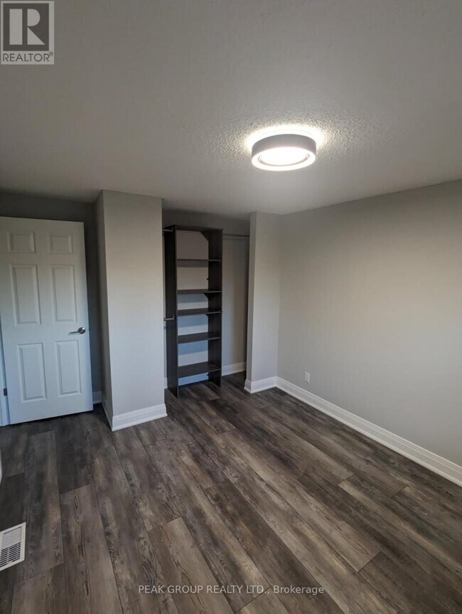 5072 University Ave in Niagara Falls, ON - Building Photo - Building Photo