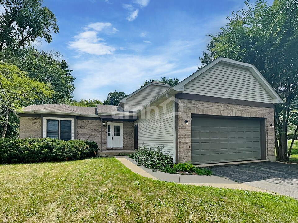 3612 Fawn Ln in Wonder Lake, IL - Building Photo