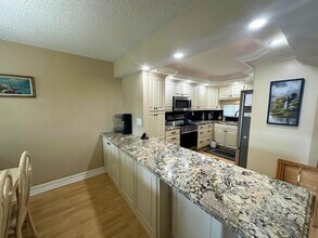 8921 S Hollybrook Blvd in Pembroke Pines, FL - Foto de edificio - Building Photo