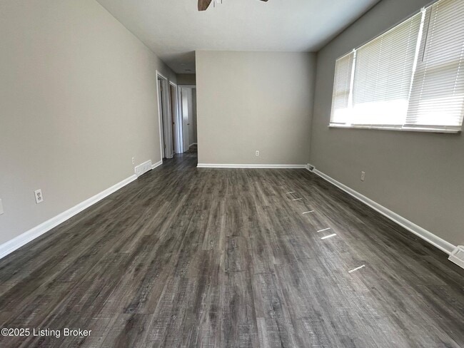 210 Finchleigh Dr in New Albany, IN - Building Photo - Building Photo