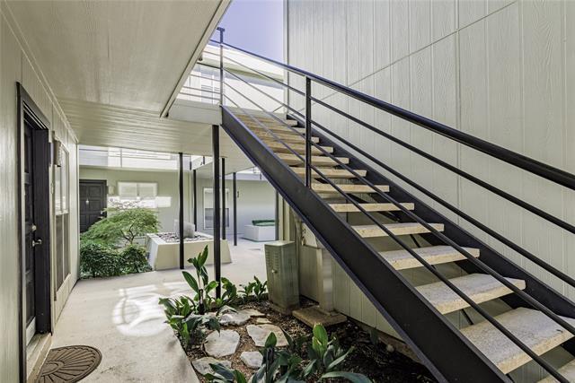 4211 Holland Ave in Dallas, TX - Building Photo - Building Photo