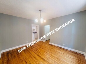 7035 Amherst Ave-Unit -7035 Amherst 1st Floor in University City, MO - Foto de edificio - Building Photo