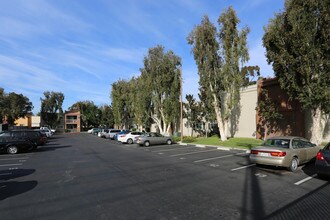 Coral Park Apartments in El Cajon, CA - Building Photo - Building Photo