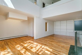 558 Chapel St-Unit -1 in New Haven, CT - Building Photo - Building Photo