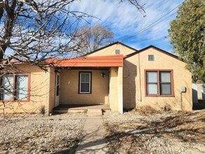 412 W University Dr in Portales, NM - Building Photo - Building Photo