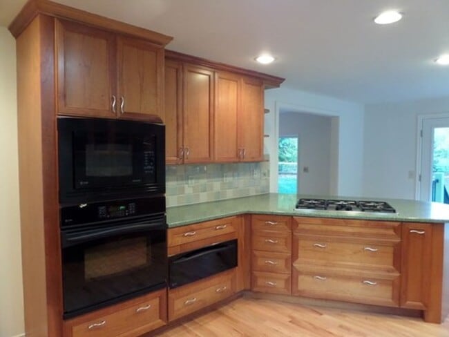 26811 SE Duthie Hill Rd in Issaquah, WA - Building Photo - Building Photo