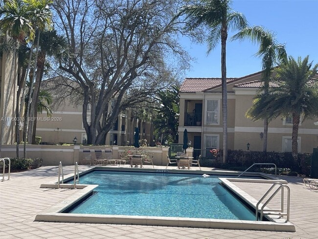 977 Riverside Dr in Coral Springs, FL - Building Photo - Building Photo