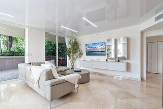 17555 Atlantic Blvd in Sunny Isles Beach, FL - Foto de edificio - Building Photo