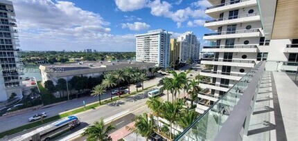 5775 Collins Ave, Unit 1005 in Miami Beach, FL - Building Photo - Building Photo