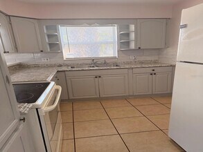 1327 43rd St S in St. Petersburg, FL - Building Photo - Building Photo