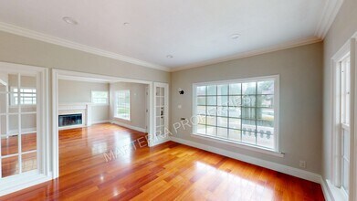 877 Bronson Ave in Los Angeles, CA - Building Photo - Building Photo