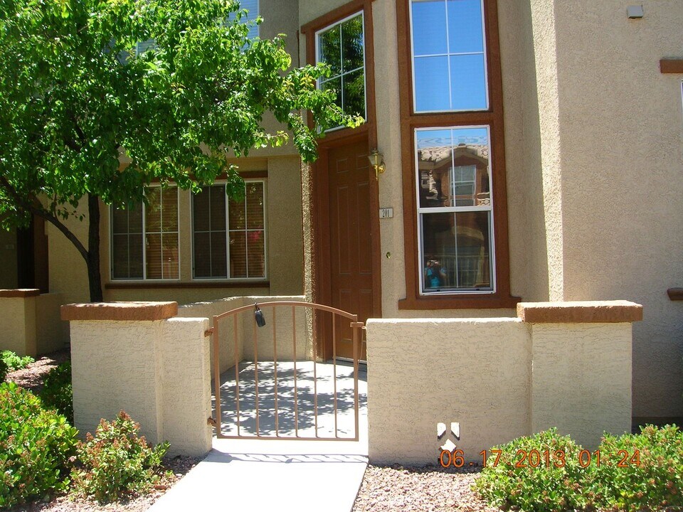 10180 Deerfield Beach Ave in Las Vegas, NV - Building Photo