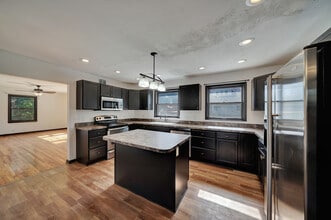 4812 Hillside St in Lincoln, NE - Building Photo - Building Photo