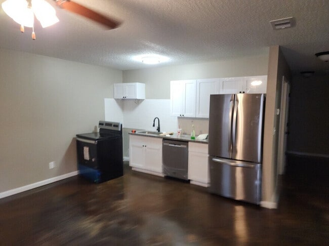 239 Hartfield Rd in Hattiesburg, MS - Foto de edificio - Building Photo