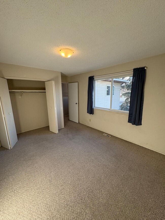 property at 64 Whitnel Ct NE