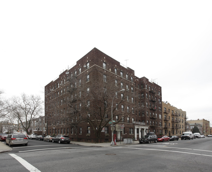 265-275 Quentin Rd in Brooklyn, NY - Building Photo