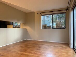 9427 25th Ave NE in Seattle, WA - Foto de edificio - Building Photo
