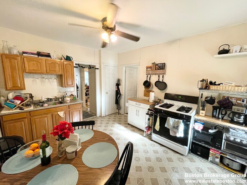 20 Howell St, Unit #1 in Boston, MA - Building Photo