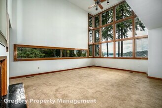 2914 E Lake Sammamish Pkwy NE in Sammamish, WA - Building Photo - Building Photo