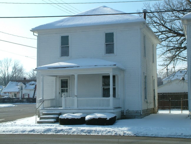 218-222 N College St in Piqua, OH - Foto de edificio - Building Photo