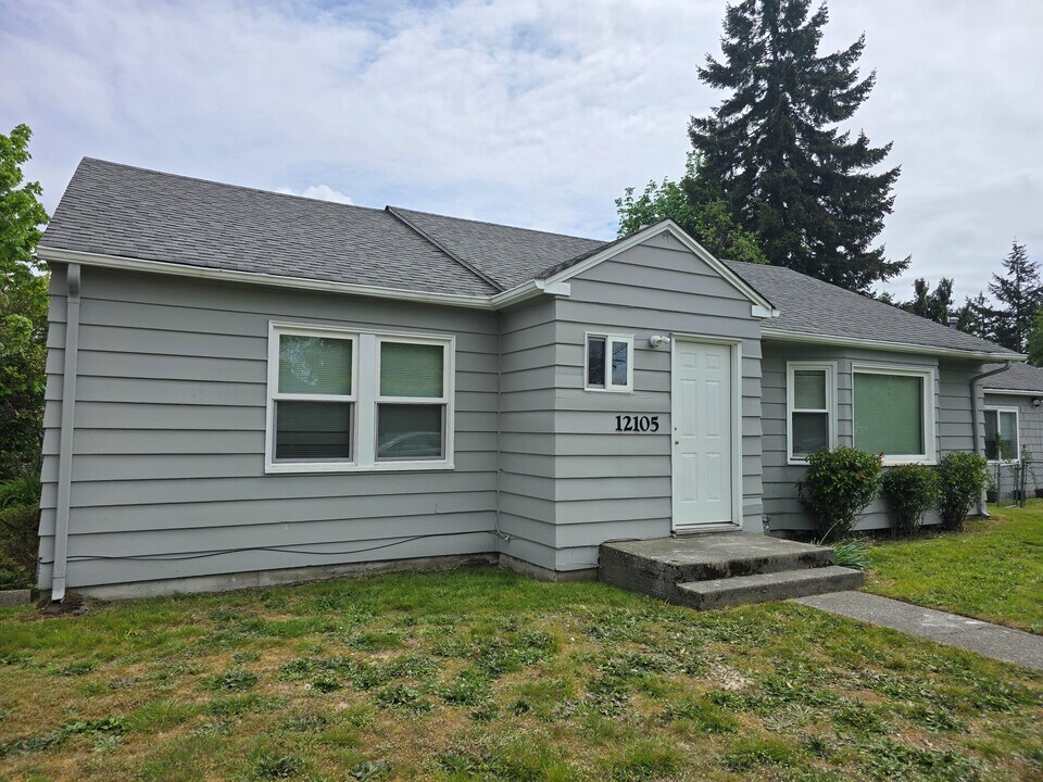 12105 12th Ave S, Unit 5 Bedroom House in Tacoma, WA - Foto de edificio