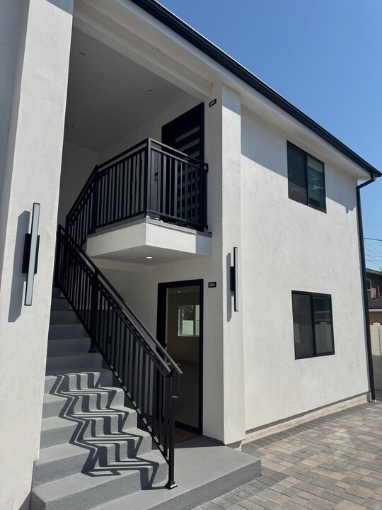 714 E Palm Ave in Burbank, CA - Building Photo