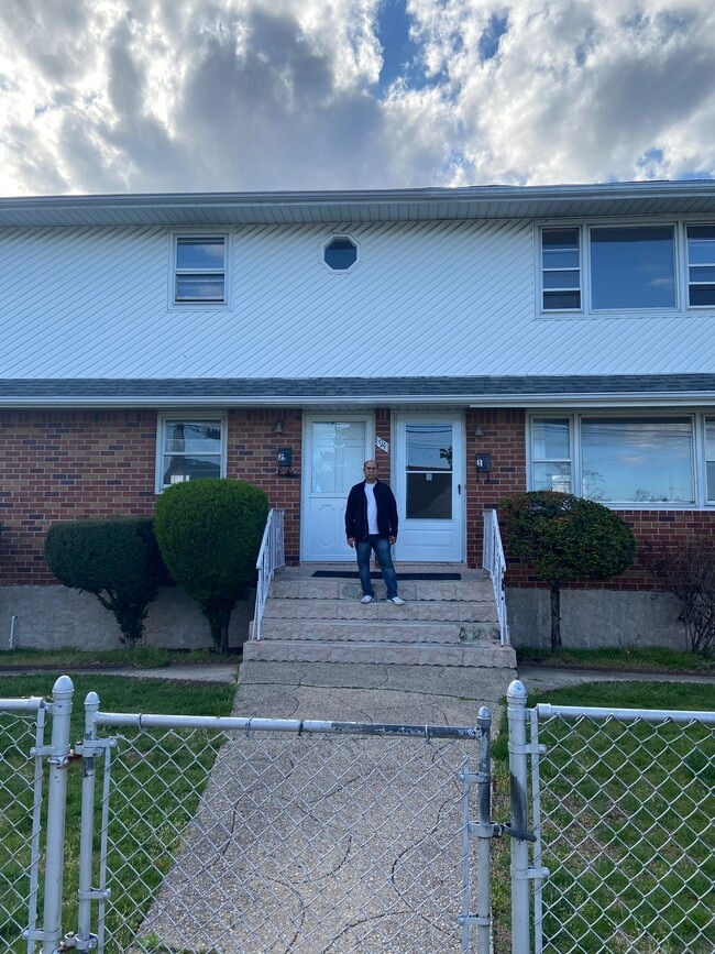 94 Emporia Ave, Unit 2nd floor