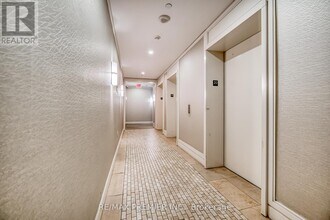 800-2800 Lawrence Ave W in Toronto, ON - Building Photo - Building Photo