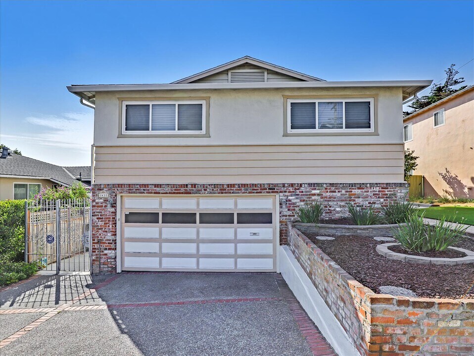 1431 Niles Ave in San Bruno, CA - Building Photo