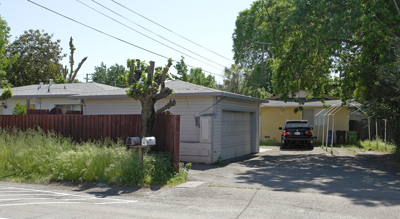 2711-2713 Walnut Blvd in Walnut Creek, CA - Building Photo