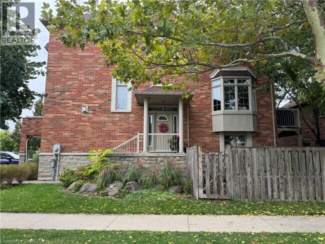 5265 Dryden Ave in Burlington, ON - Building Photo - Building Photo