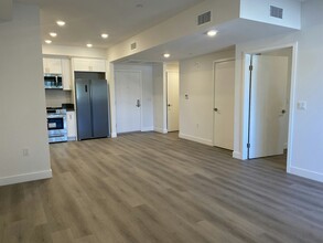 16030 Sherman Way in Los Angeles, CA - Building Photo - Building Photo