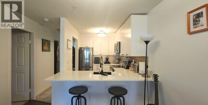 1525 Pendrell St in Vancouver, BC - Building Photo - Building Photo