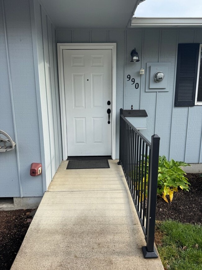 990 W L St in Springfield, OR - Building Photo - Building Photo