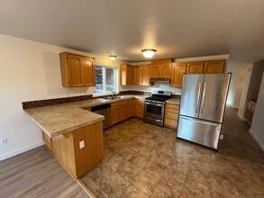 1865 NE Windy Tree Ct in Bend, OR - Building Photo - Building Photo