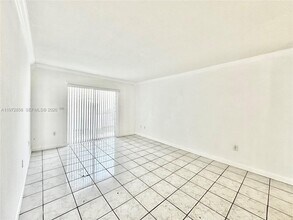 4275 NW S Tamiami Canal Dr in Miami, FL - Foto de edificio - Building Photo