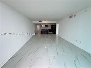 1900 N Bayshore Dr, Unit # 3202 in Miami, FL - Foto de edificio - Building Photo