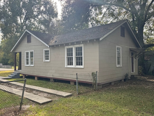 4559 Clayton Dr in Baton Rouge, LA - Foto de edificio - Building Photo