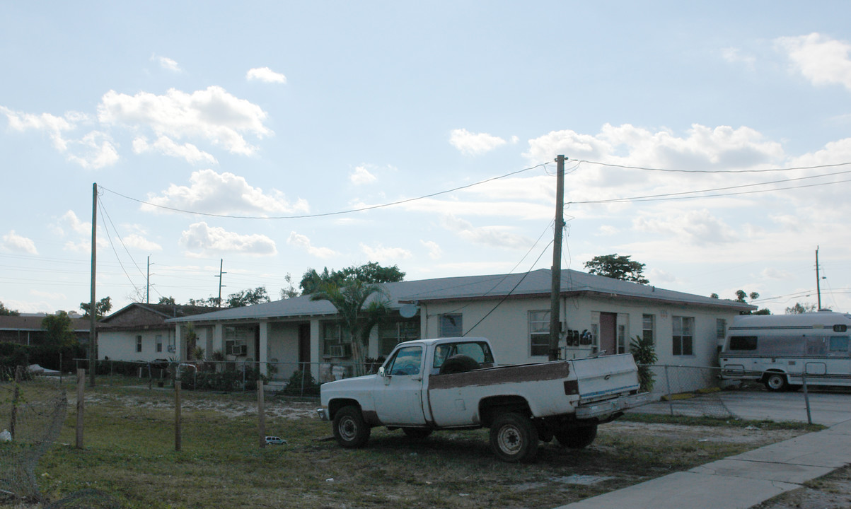 1012 NW 2nd Ave in Hallandale Beach, FL - Building Photo