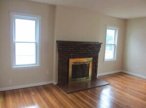 42 June St, Unit june st in Worcester, MA - Foto de edificio - Building Photo